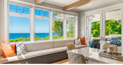 banquette seating
